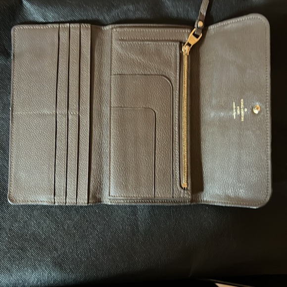 LV Wallet - Picture 14 of 14